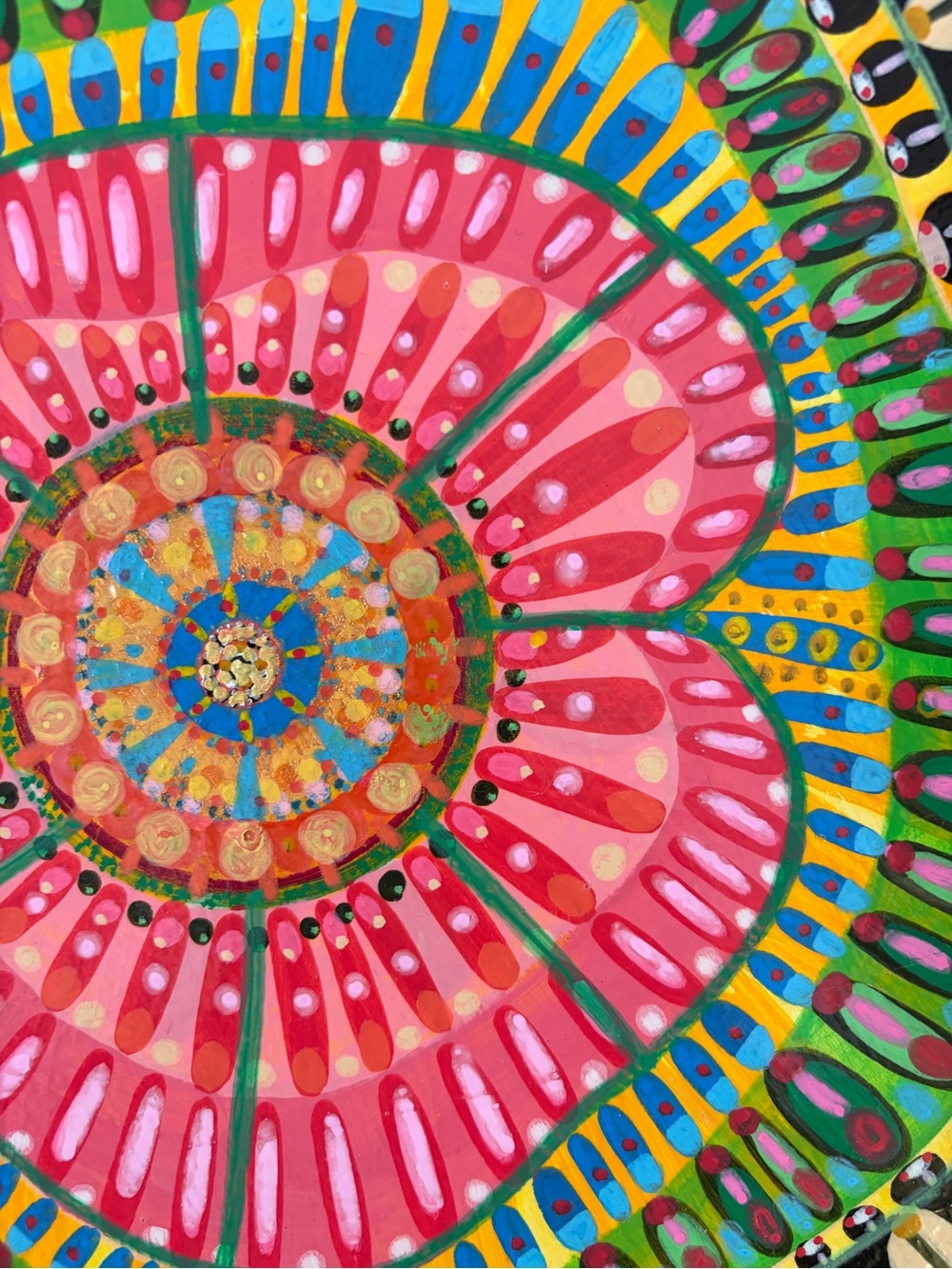 Mandala in pink, green, beige 12 inches in diameter - Picture 5 of 5